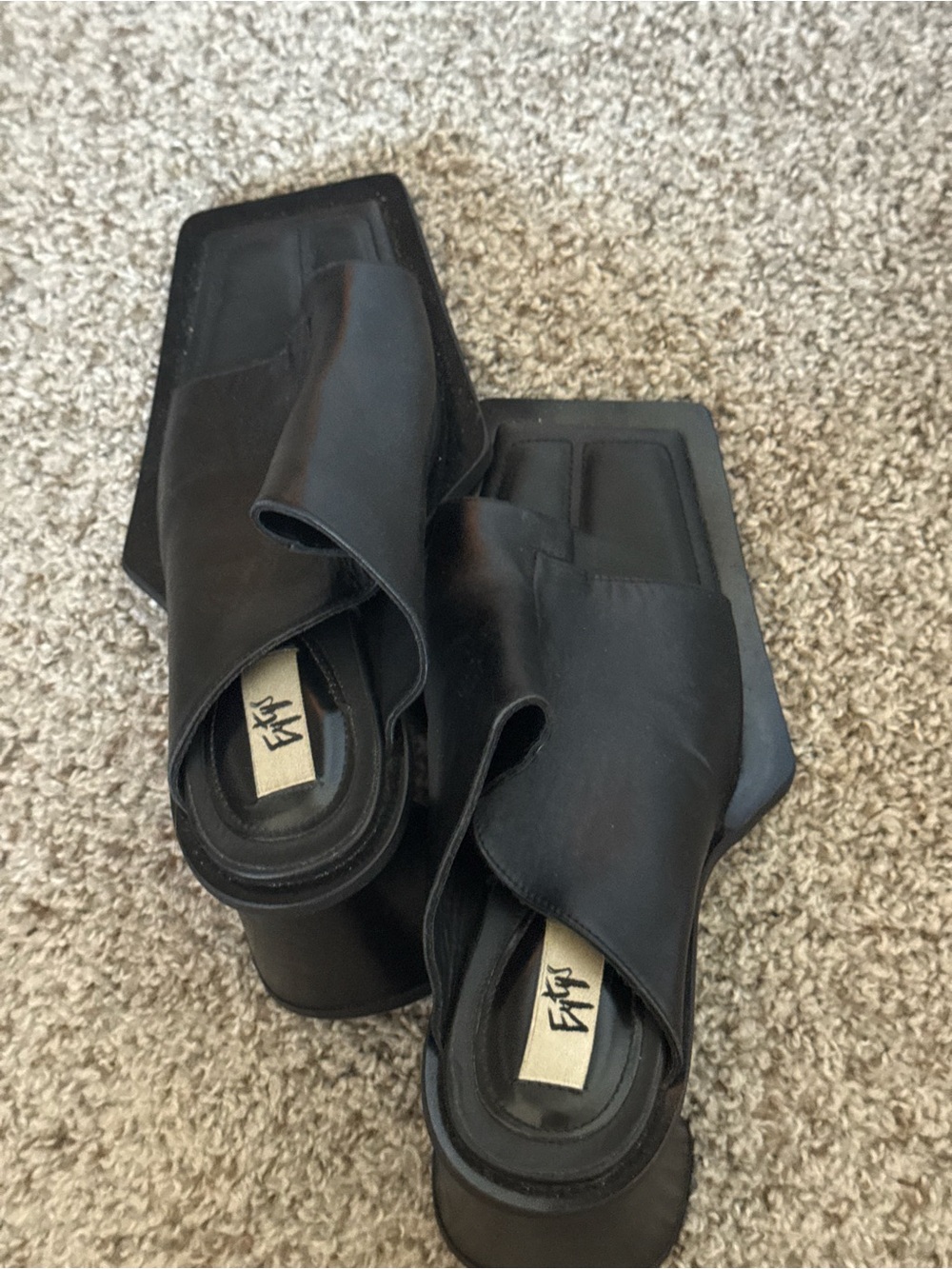 Unique platform heels bought in Korea - Picture 2 of 4